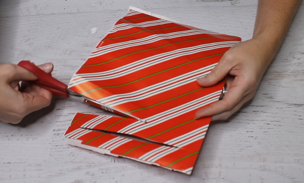 How to Make a Paper Bow fringing the paper